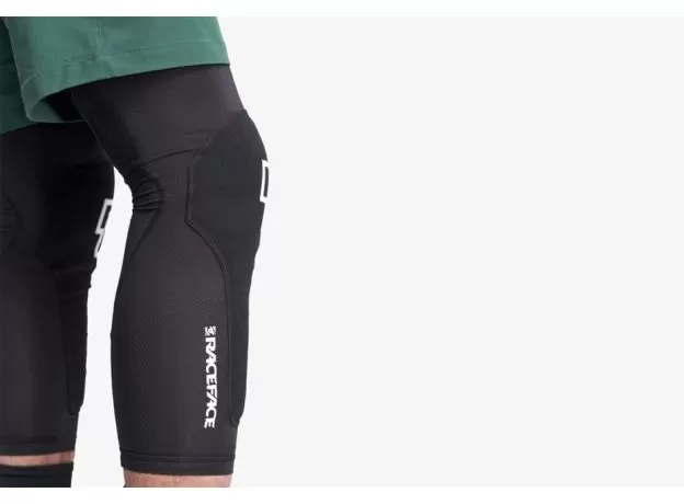 RACEFACE Защита колен CHARGE, Размер: S, Цвет: STEALTH